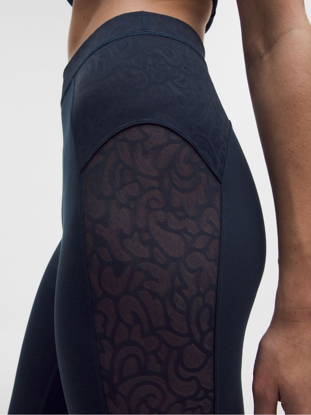 🧘🏼‍♀️ NWT limited release Lululemon sheer paisley Indigo lace leggings 25" 12